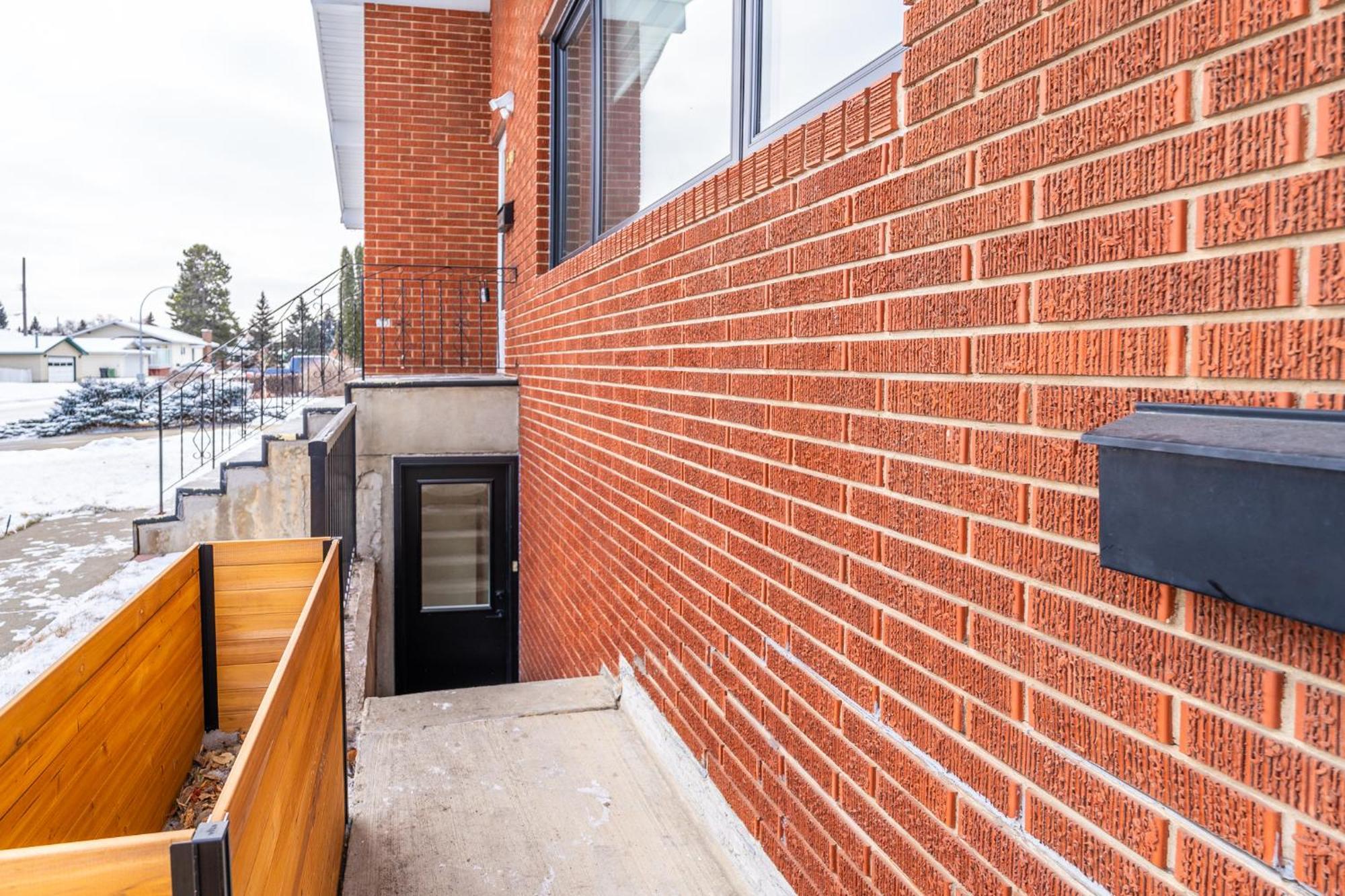 Central Edmonton Family Friendly Home Exterior photo